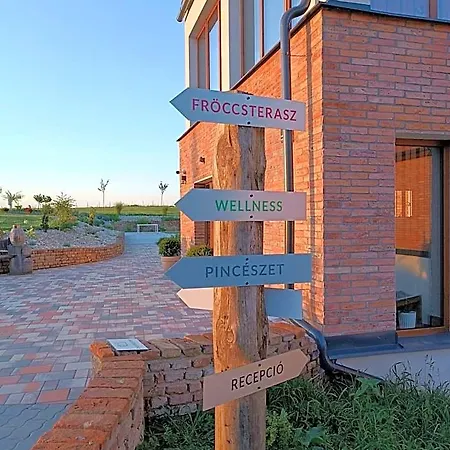 Nagypince Borhotel Wine And فندق Bohonye